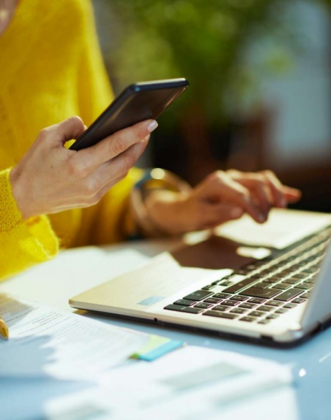 Lizenznehmer:in arbeitet mit Software Kabbasol